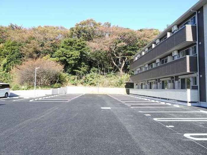 ヴィラ２４５駐車場