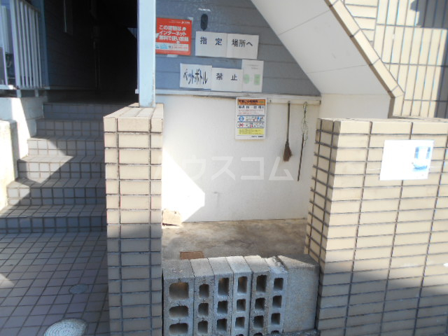 27/28 エントランス