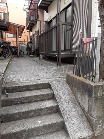 27/30 エントランス