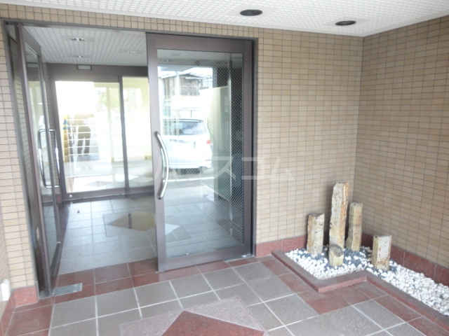 17/25 エントランス