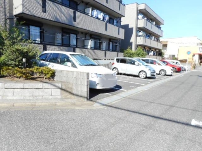 18/18 駐車場