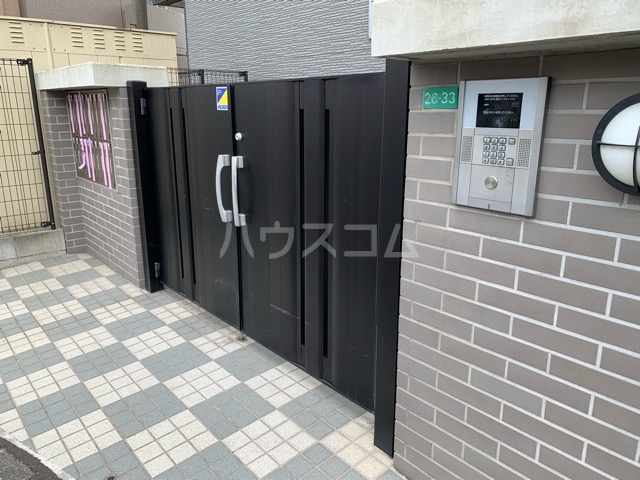 24/30 エントランス