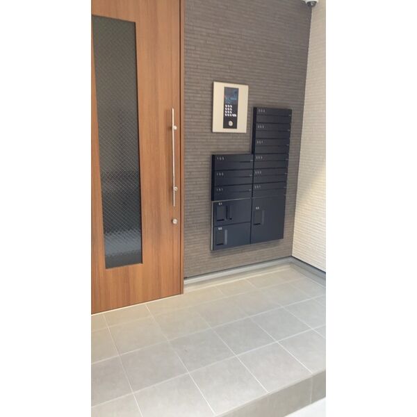 13/18 エントランス