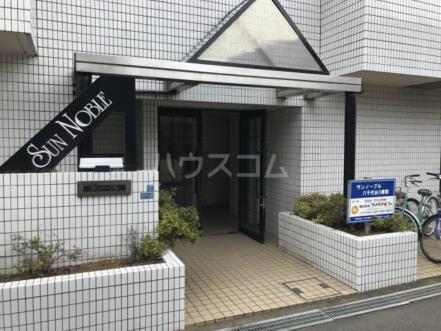 28/30 エントランス