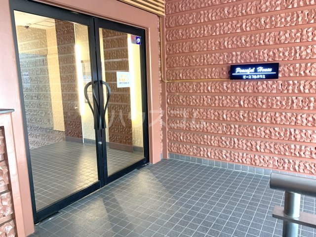 18/27 エントランス