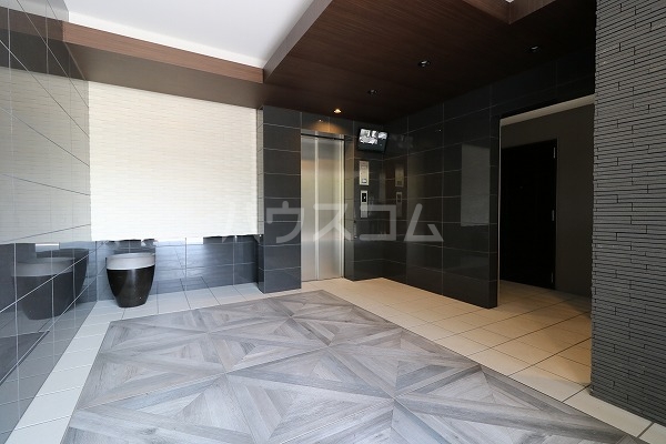 24/27 エントランス