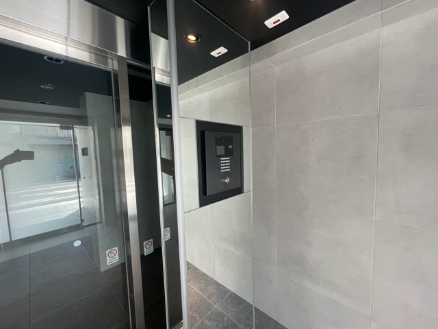 21/30 エントランス