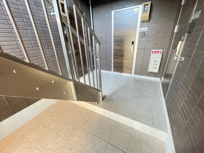 28/30 エントランス