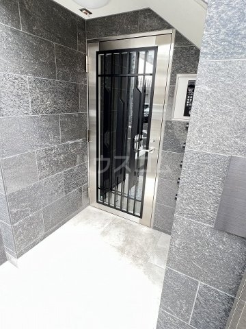 28/30 エントランス