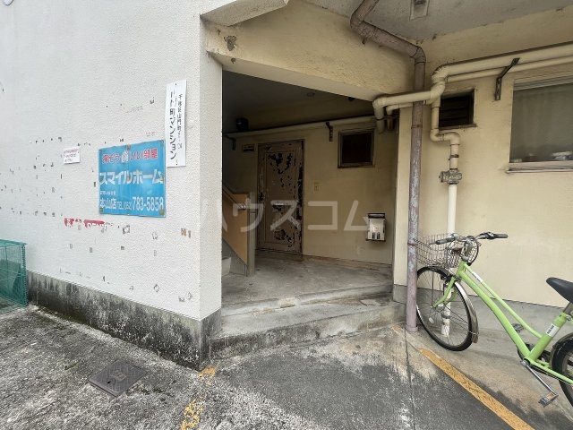 21/30 エントランス