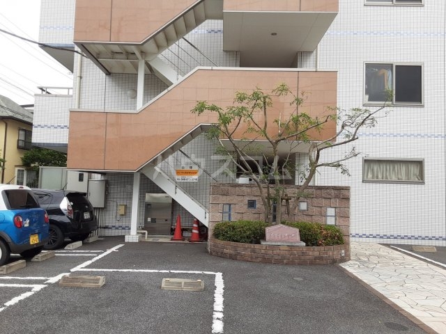 28/30 エントランス