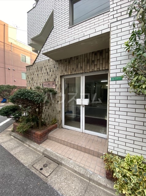 24/30 エントランス
