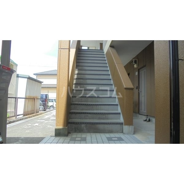 19/30 エントランス