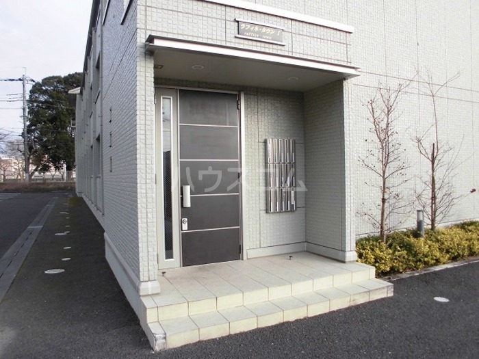 18/21 エントランス