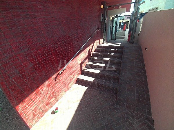 24/30 エントランス