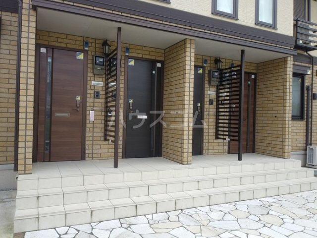 18/27 エントランス