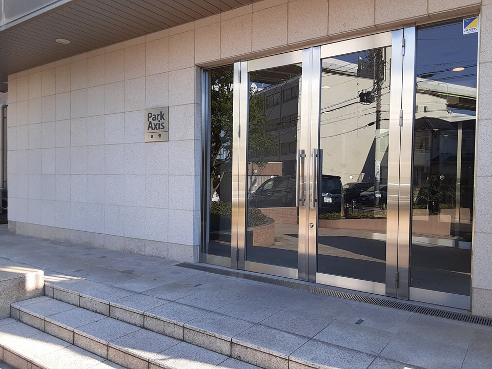 28/30 エントランス