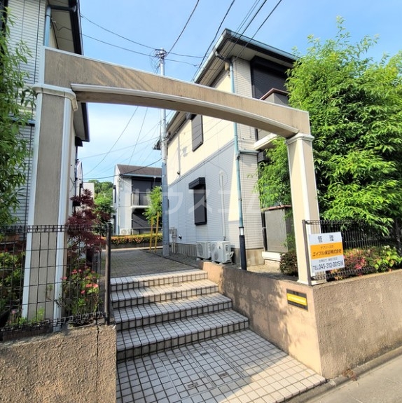 27/30 エントランス