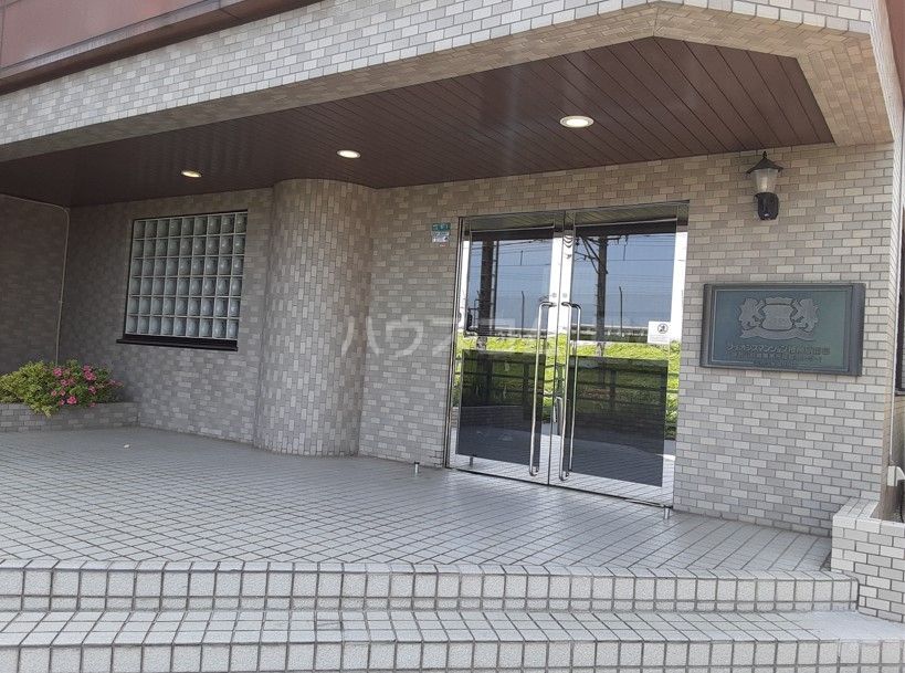 23/30 エントランス