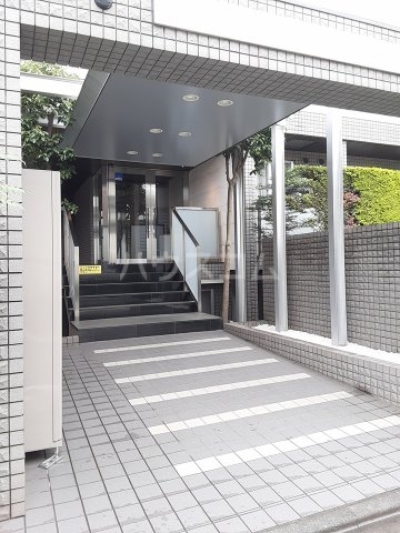 25/30 エントランス