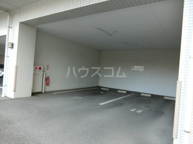 16/18 駐車場