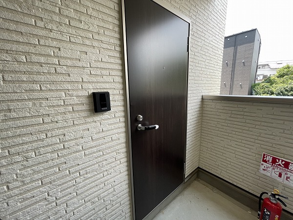 25/30 エントランス