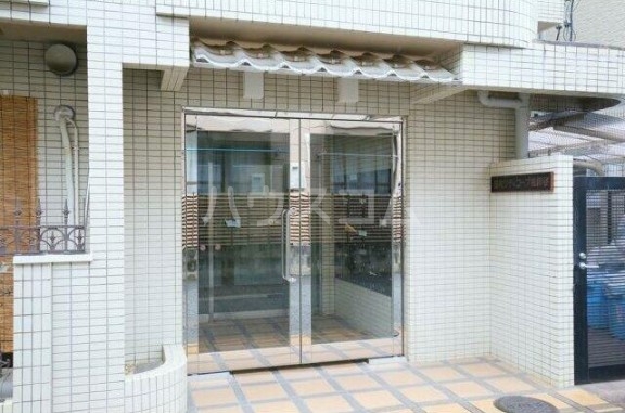 21/30 エントランス