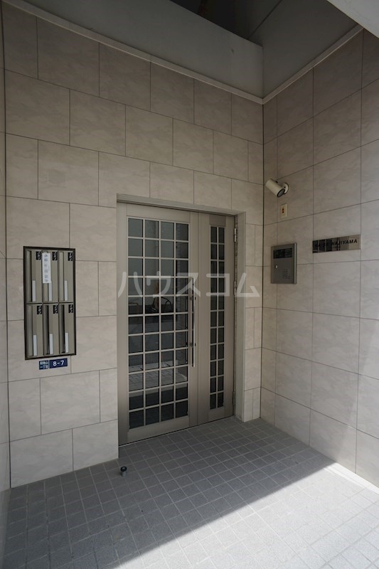 28/30 エントランス