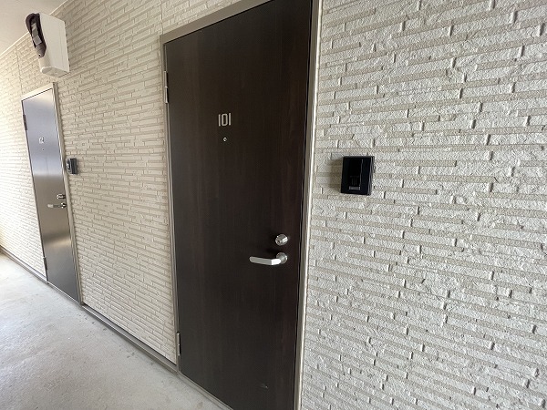 25/30 エントランス