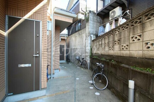 18/22 エントランス