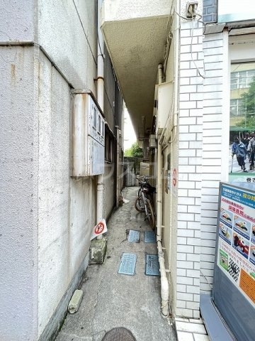 27/30 エントランス