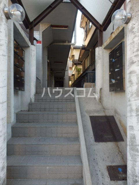 22/28 エントランス