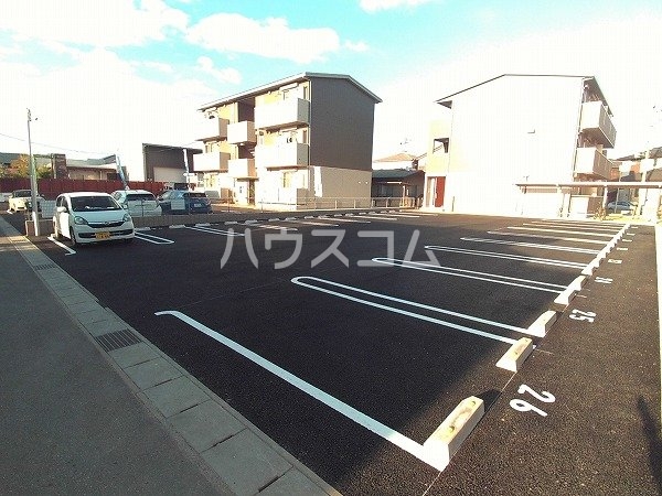 27/30 駐車場