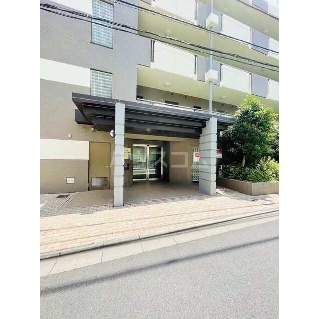 18/25 エントランス