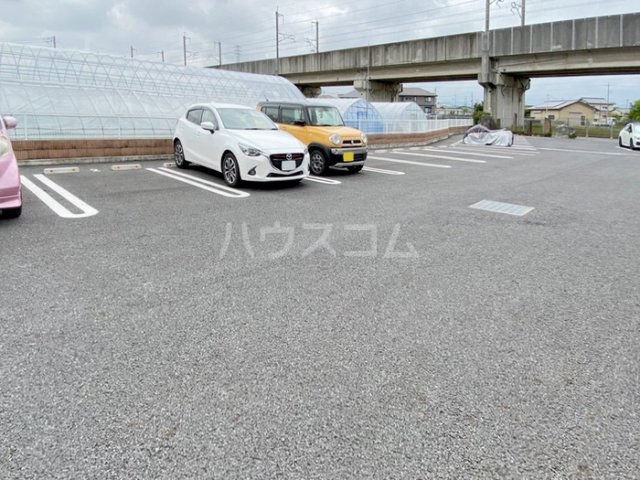 16/18 駐車場