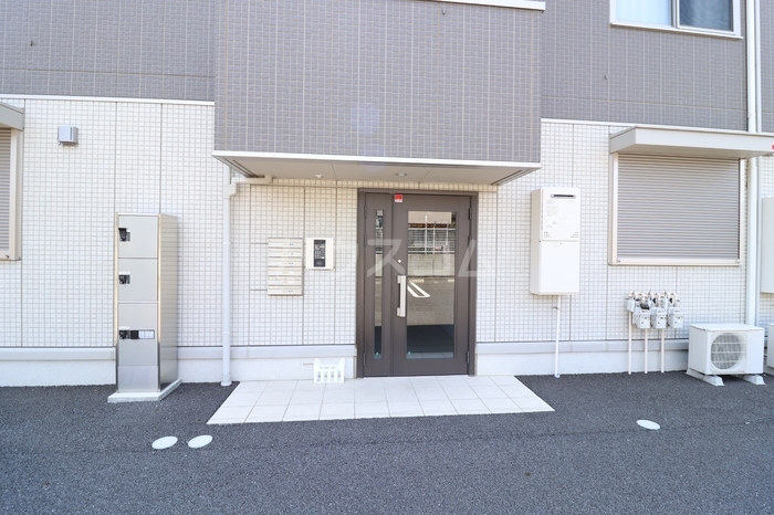 27/30 エントランス