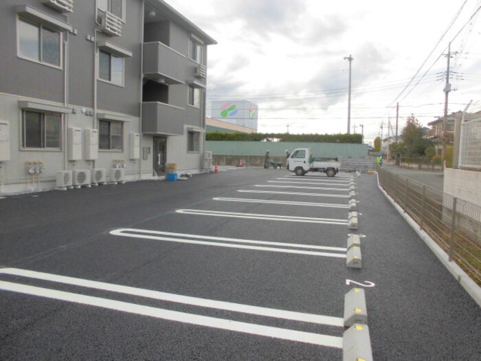 28/30 駐車場