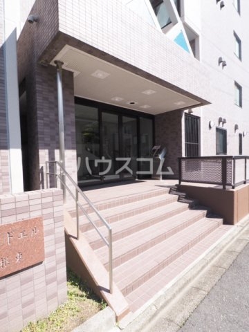 18/27 エントランス