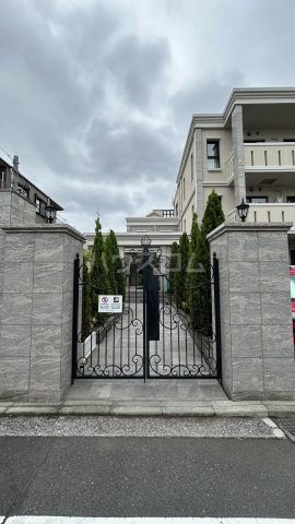 2/3 エントランス