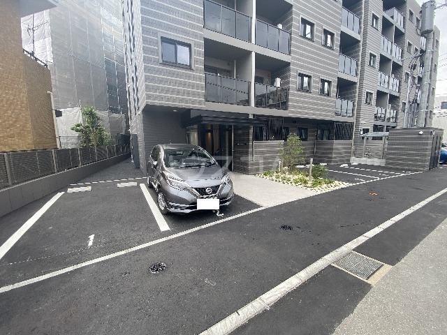 27/30 駐車場