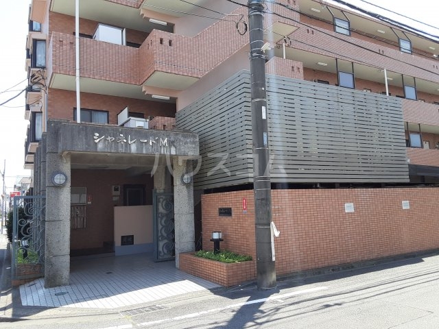 22/30 エントランス