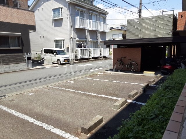 23/30 駐車場
