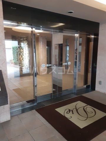 27/30 エントランス