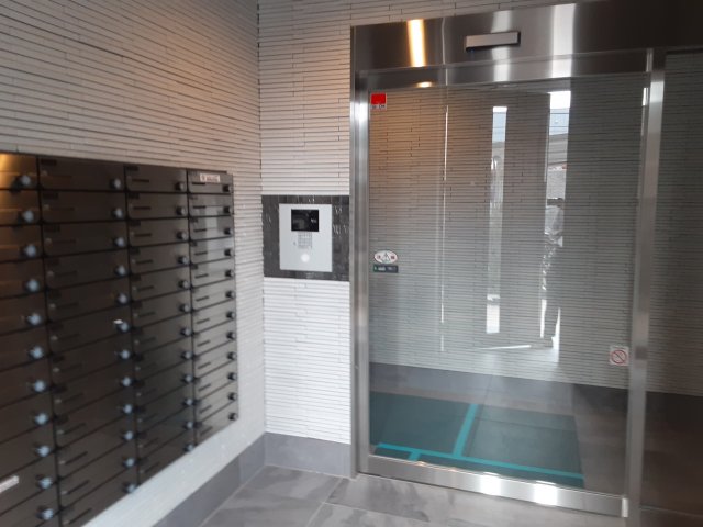 24/30 エントランス