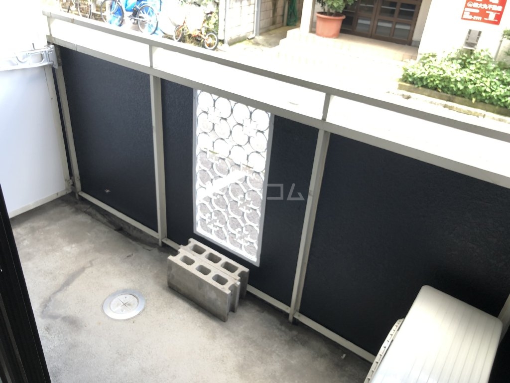 16/27 バルコニー