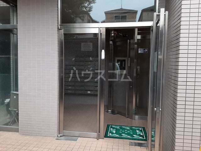 23/26 エントランス