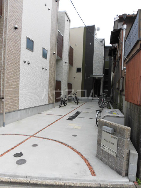 22/29 エントランス