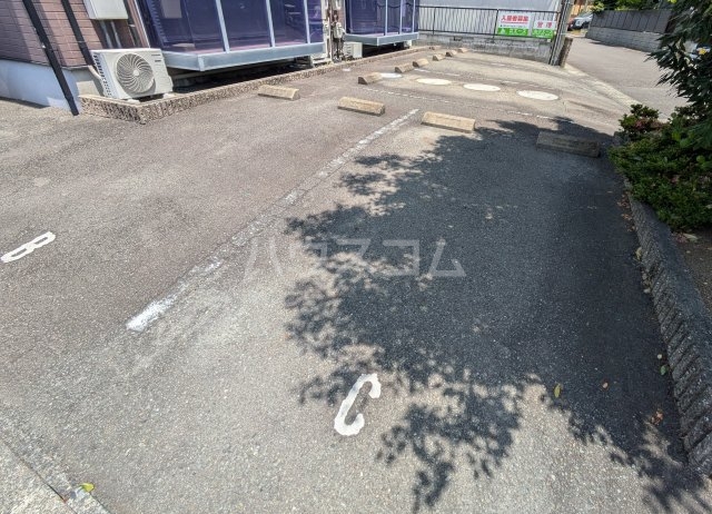 2/3 駐車場
