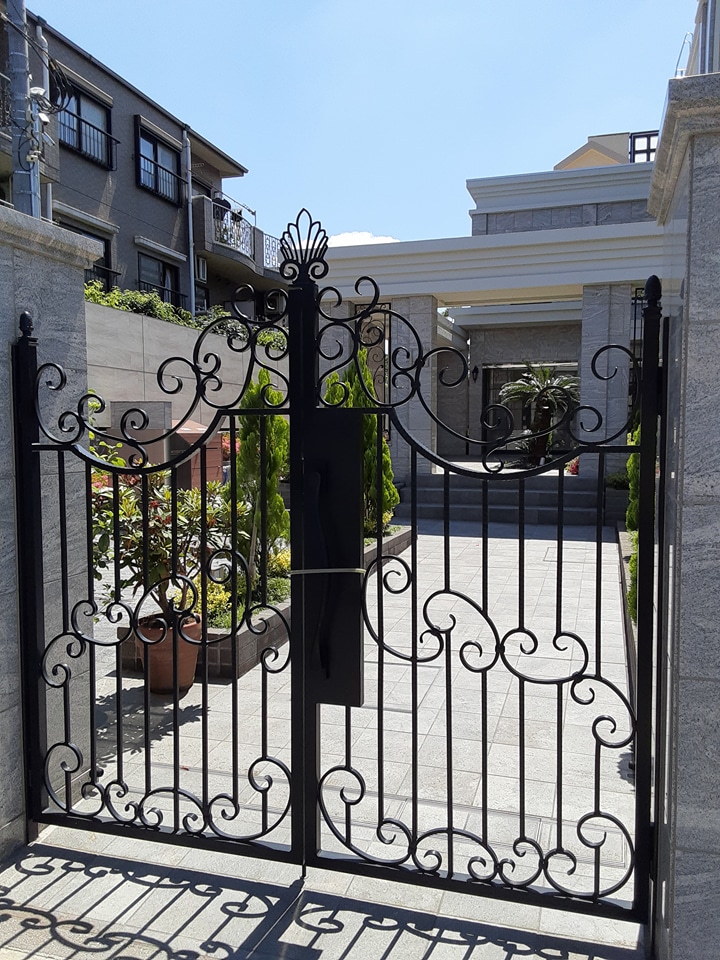 27/30 エントランス