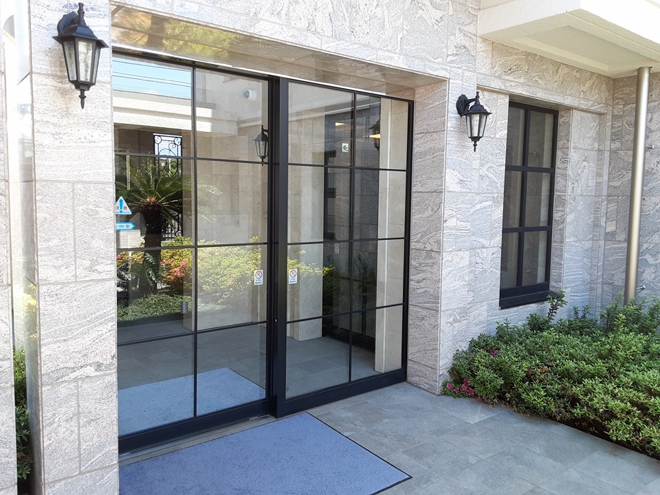 28/30 エントランス